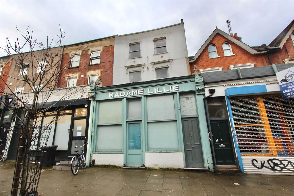 Property photo 2 of 22 Cazenove Road, N16
