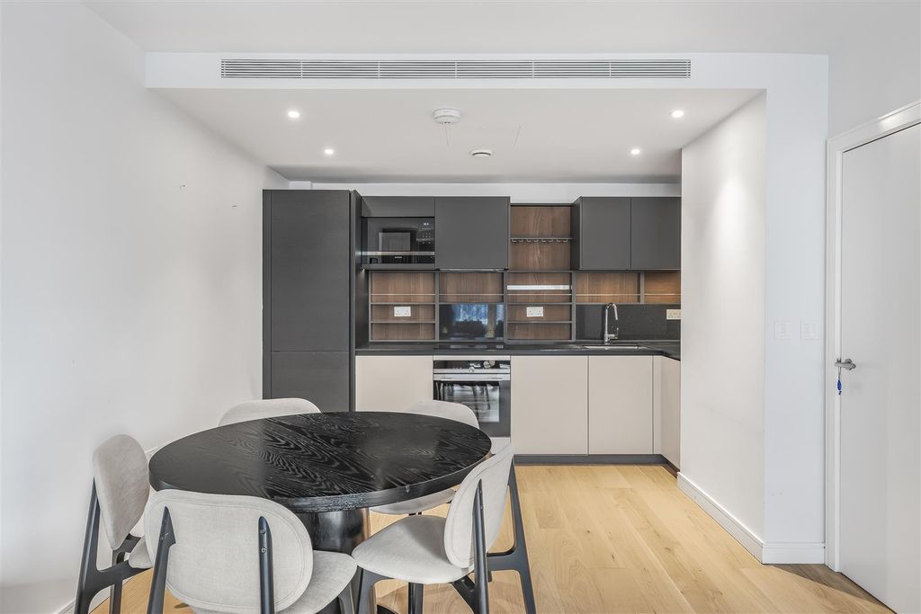 Property photo 3 of 21 Dining