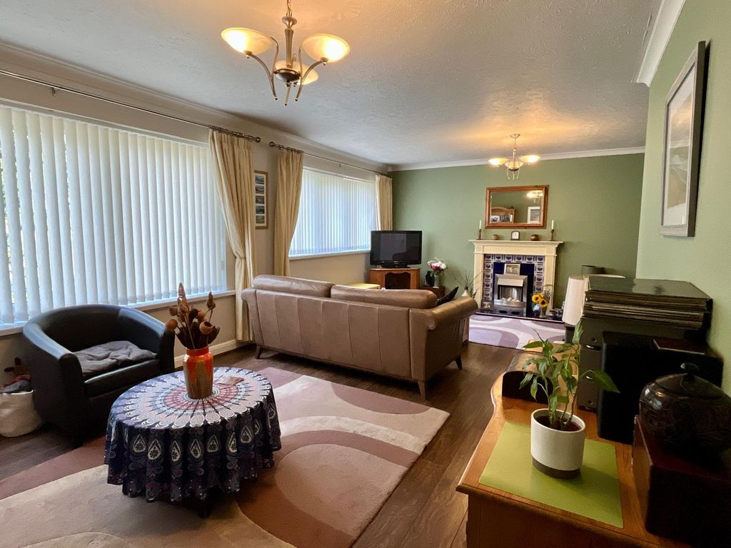 Property photo 3 of 28