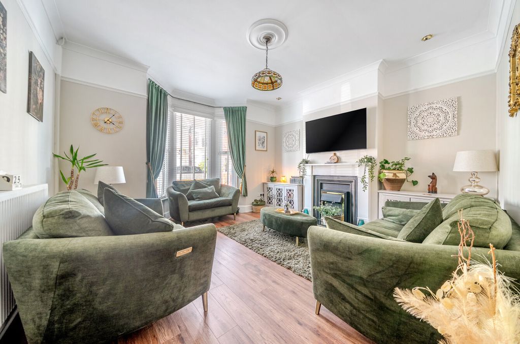 Property photo 2 of 12 1452032-18-69Ef9A...