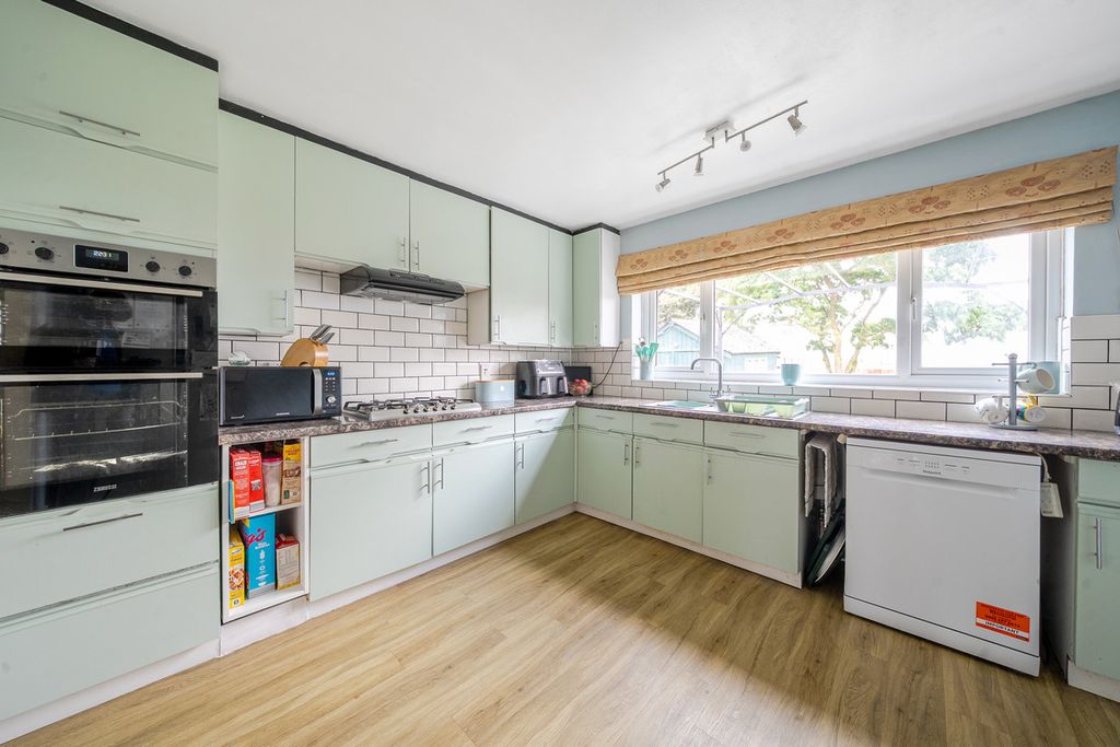 Property photo 2 of 35