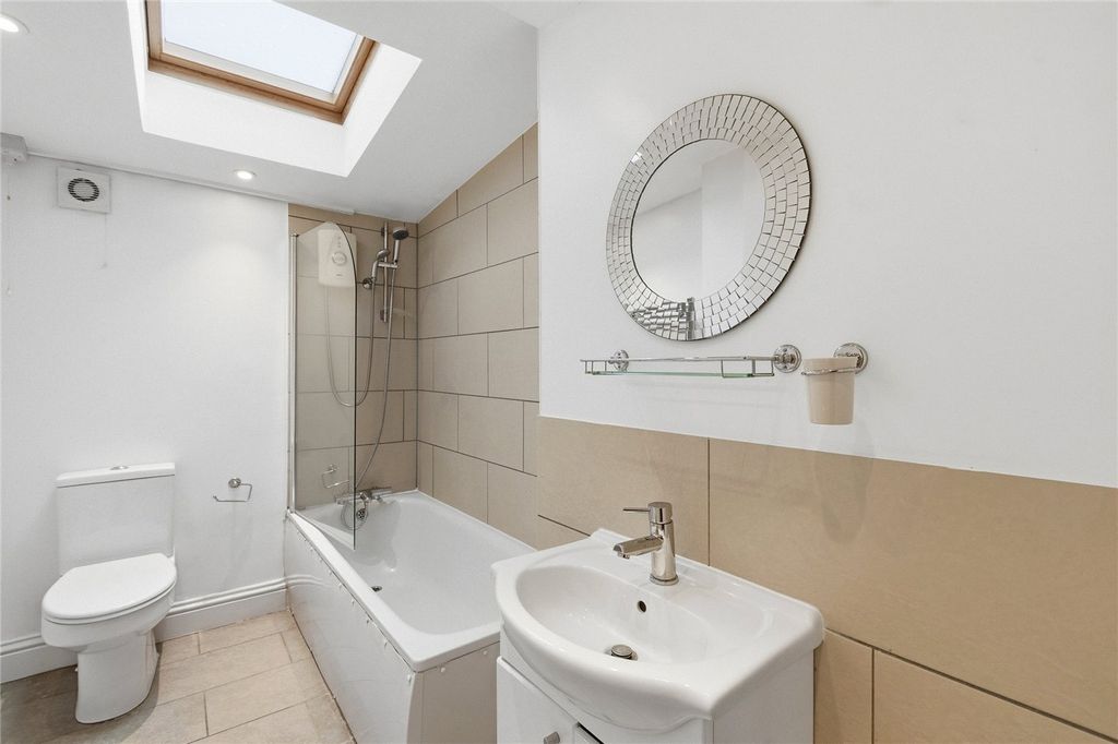 Property photo 3 of 7 Bathroom