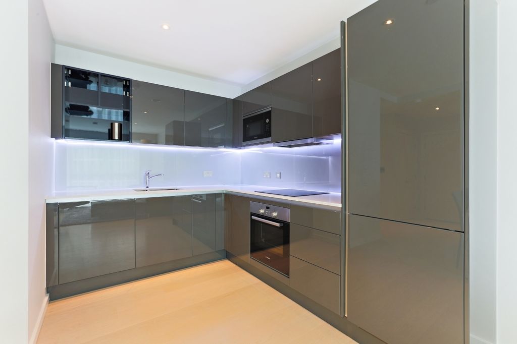 Property photo 3 of 6 Kitchen