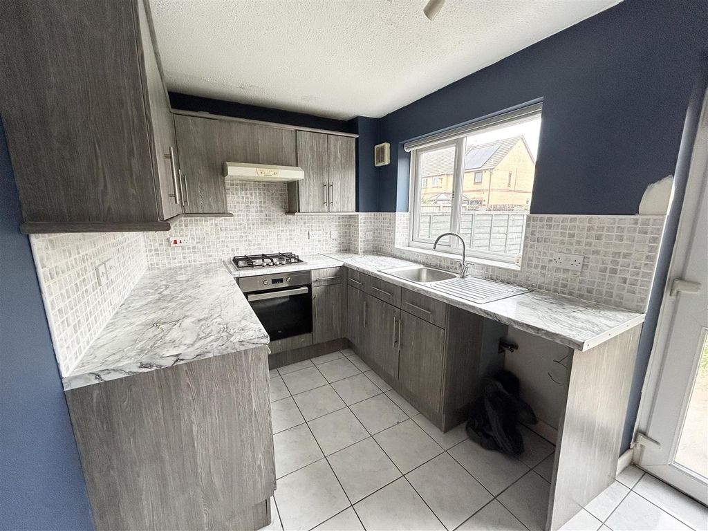 Property photo 3 of 16 Kitchen