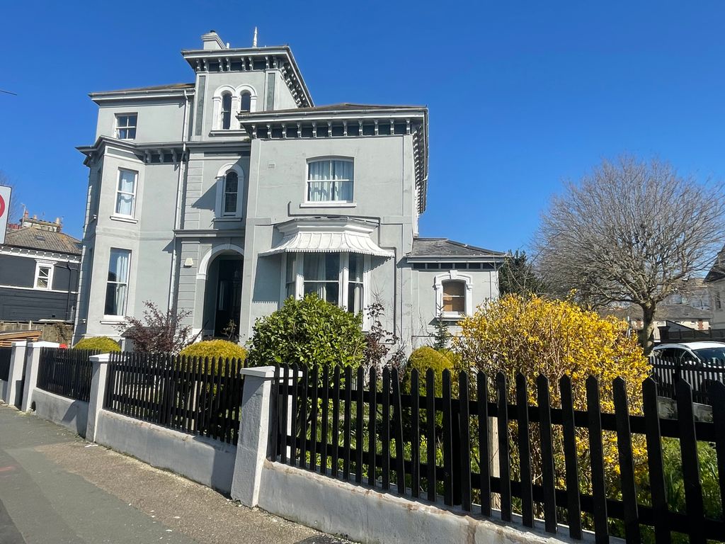 Property photo 1 of 6