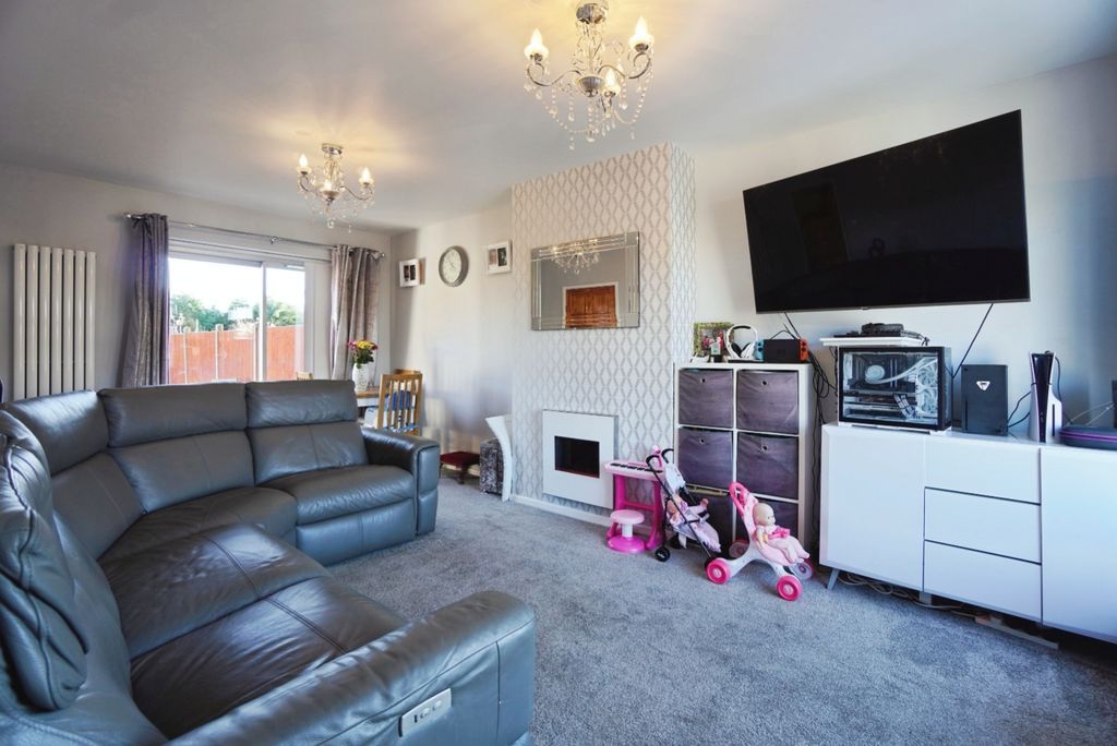 Property photo 2 of 12 4584194