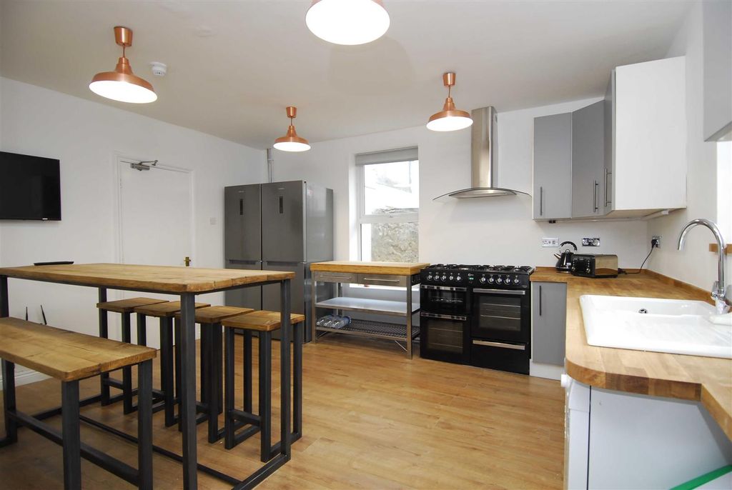 Property photo 1 of 9 44Headlandpark005.Jpg
