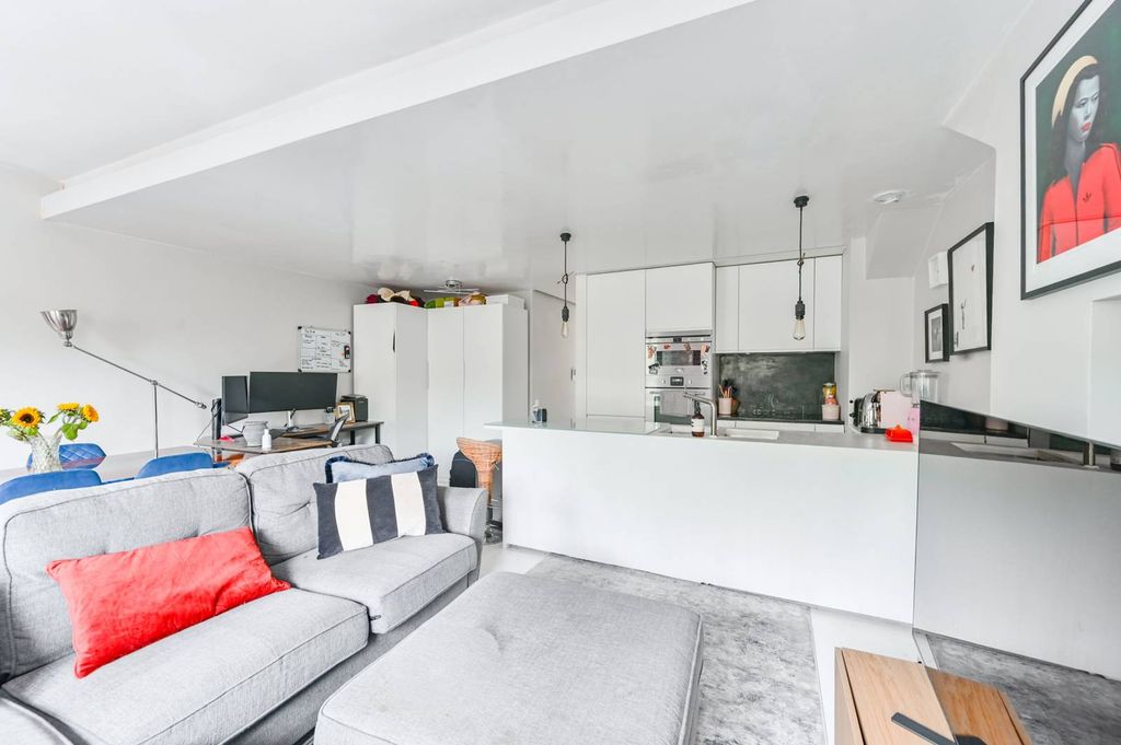 Property photo 1 of 9