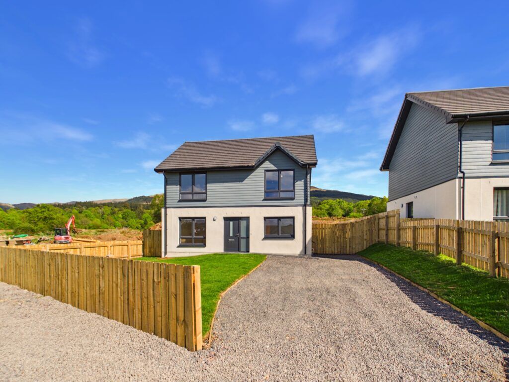 Property photo 1 of 32
