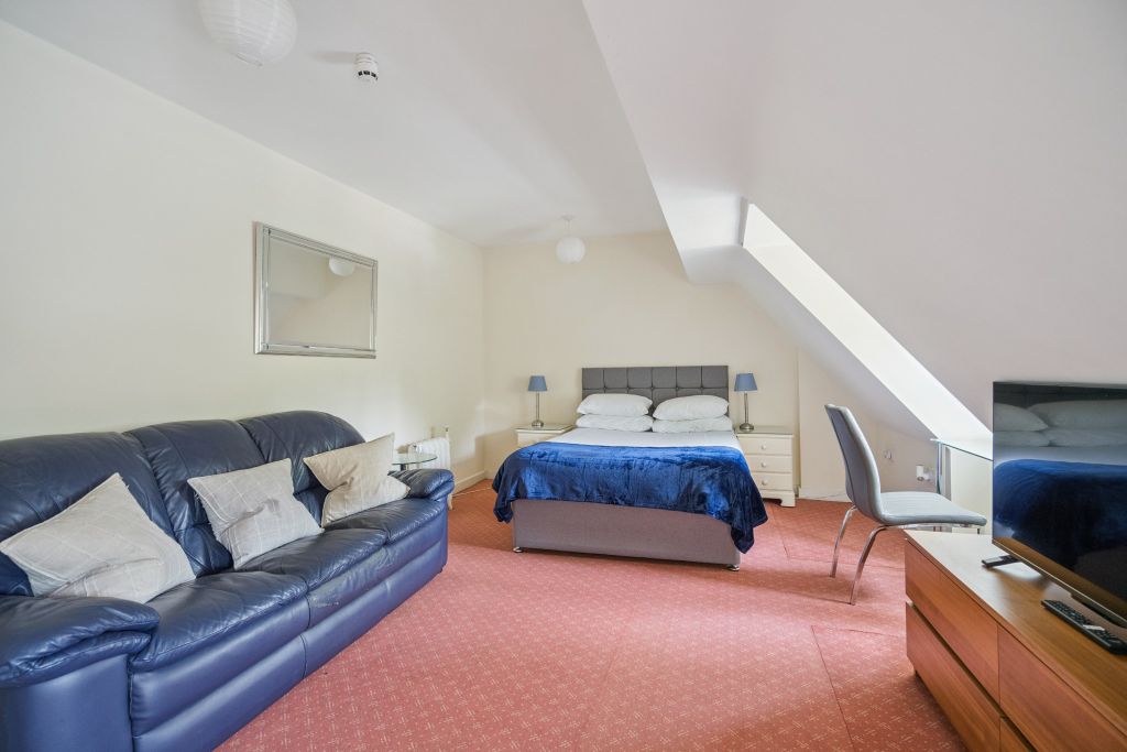 Property photo 3 of 12