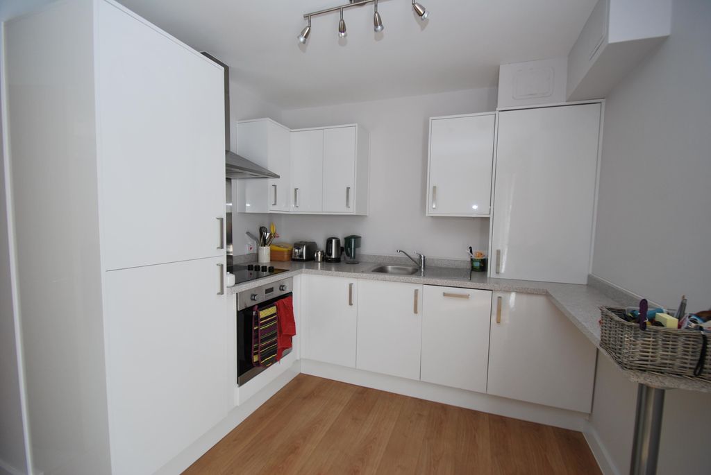 Property photo 3 of 6 Kitchen