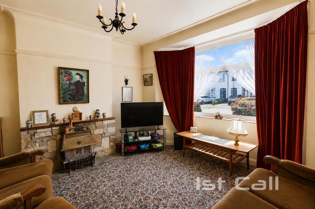 Property photo 2 of 17 Lounge