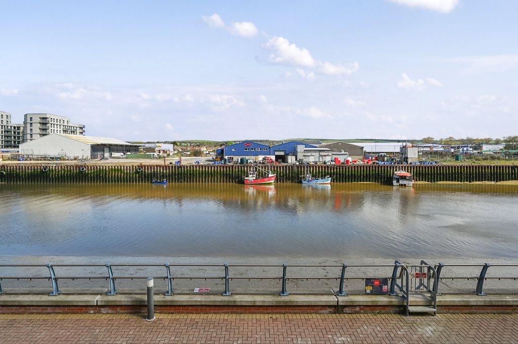 Property photo 2 of 19 River Adur