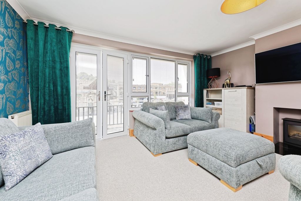 Property photo 3 of 11 Pbox-Img.Jpg