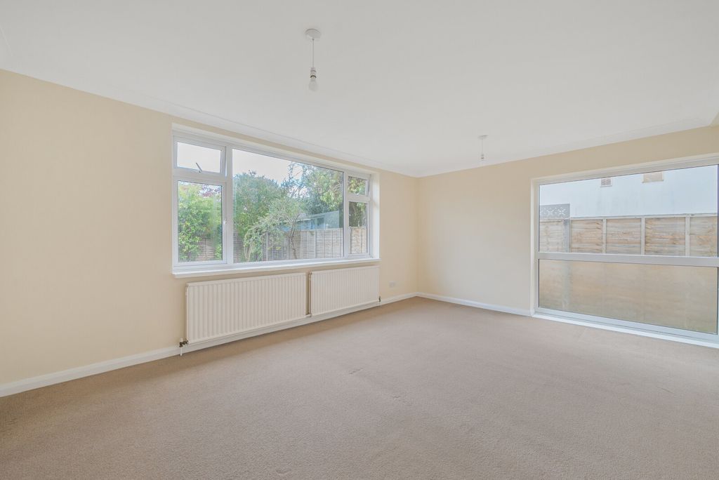 Property photo 2 of 22 1334045-5-6892461...