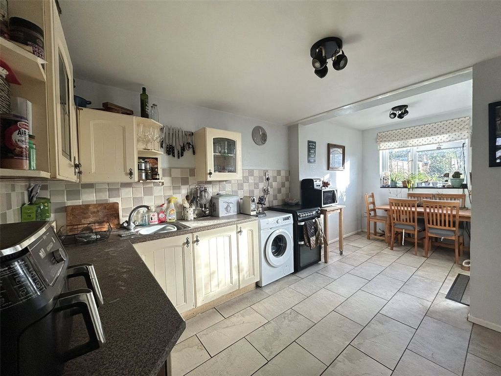 Property photo 2 of 19 Picture No. 15