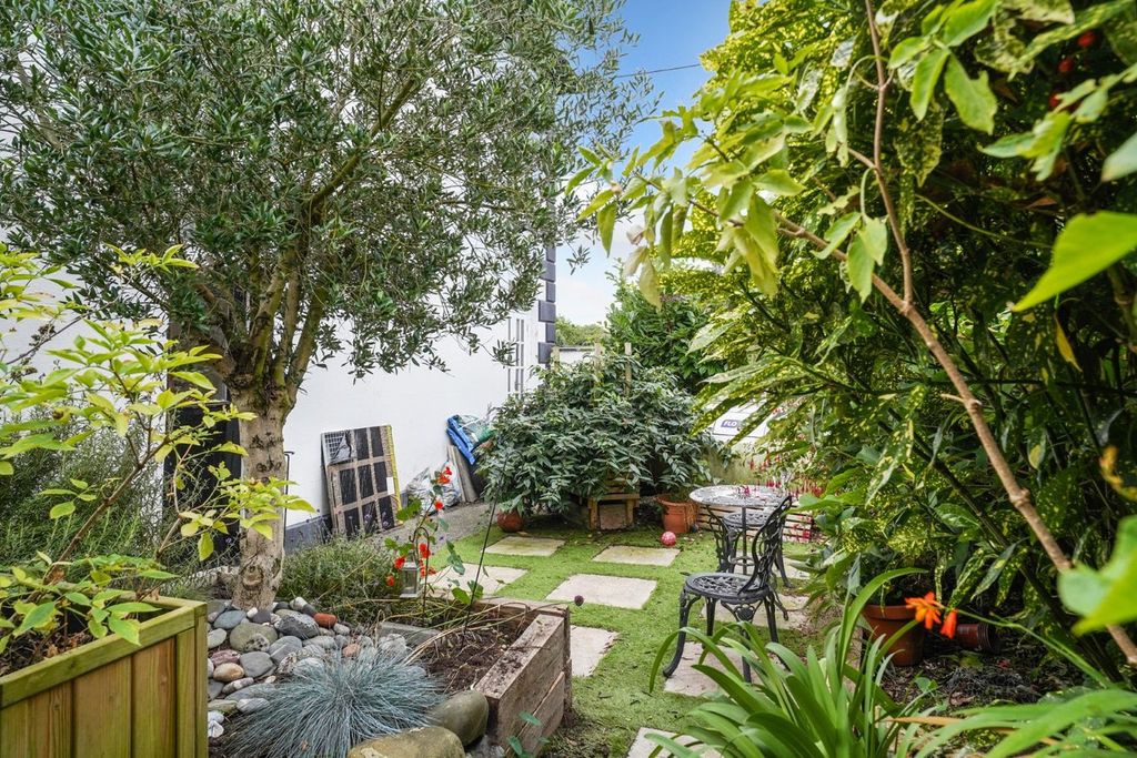 Property photo 2 of 39
