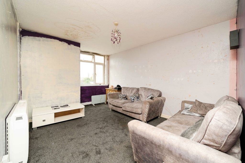Property photo 2 of 17 Photo