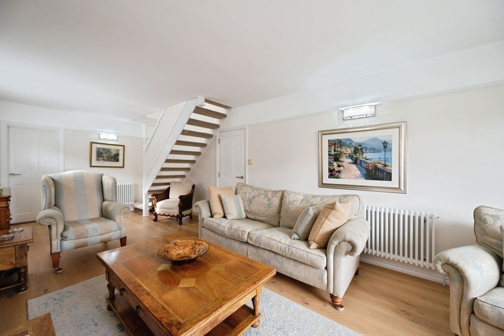 Property photo 2 of 19 Pbox-Img.Jpg