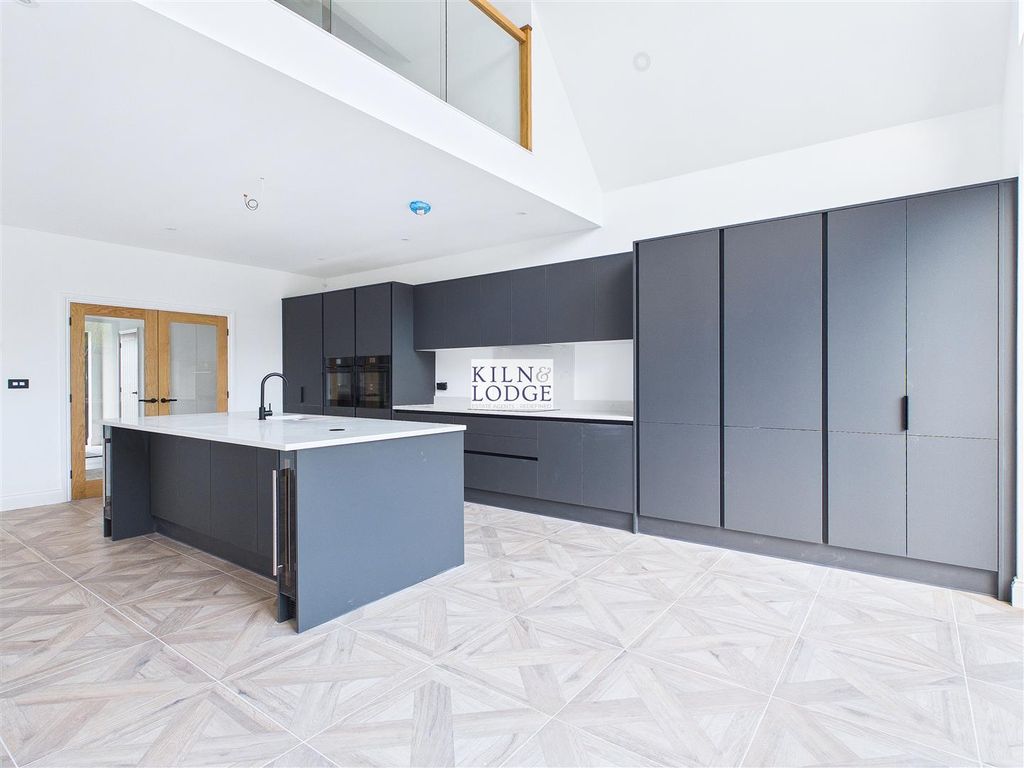 Property photo 3 of 25 Cam04854G0-Pr0174-Still005.Jpg