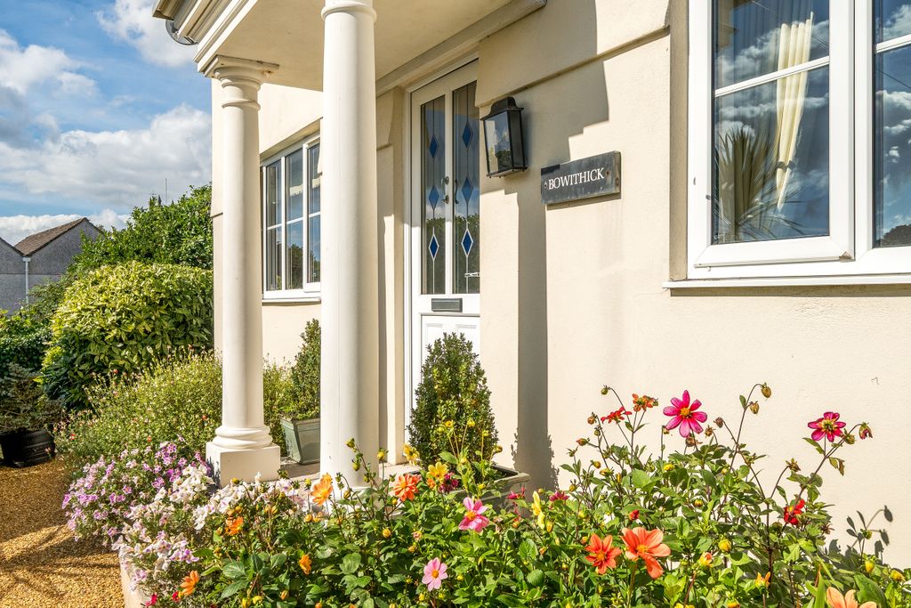 Property photo 3 of 29 1354464-8-68d3F2Ecb0164-Arw-1