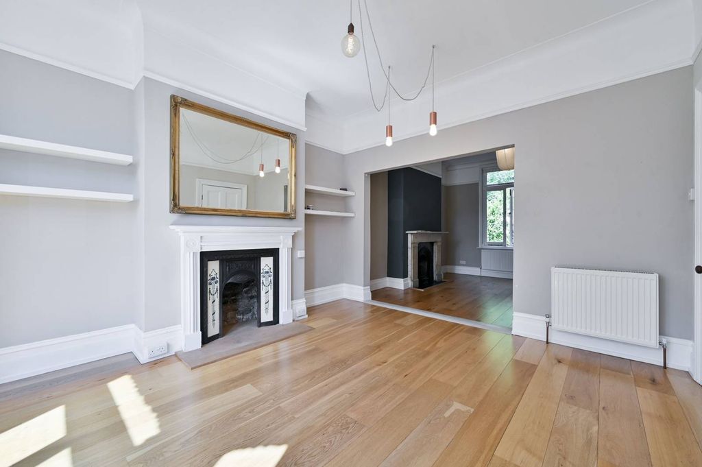 Property photo 2 of 32
