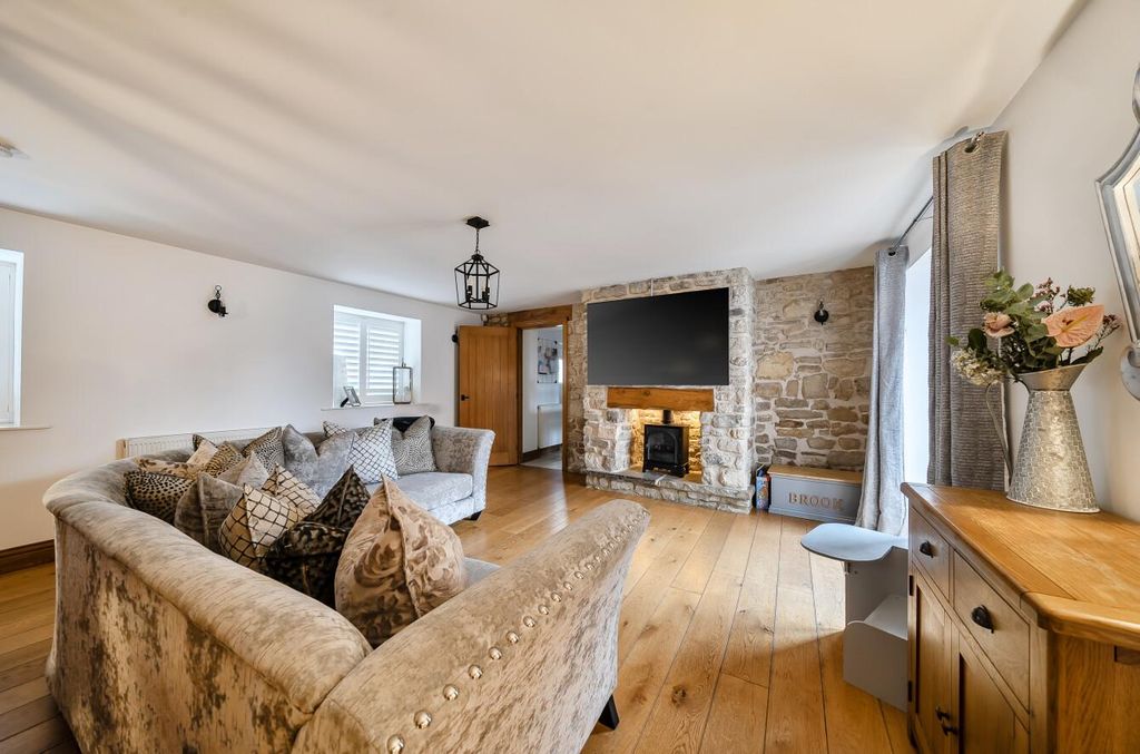 Property photo 3 of 22 1400260-15-69A1Bace3F024.Jpg