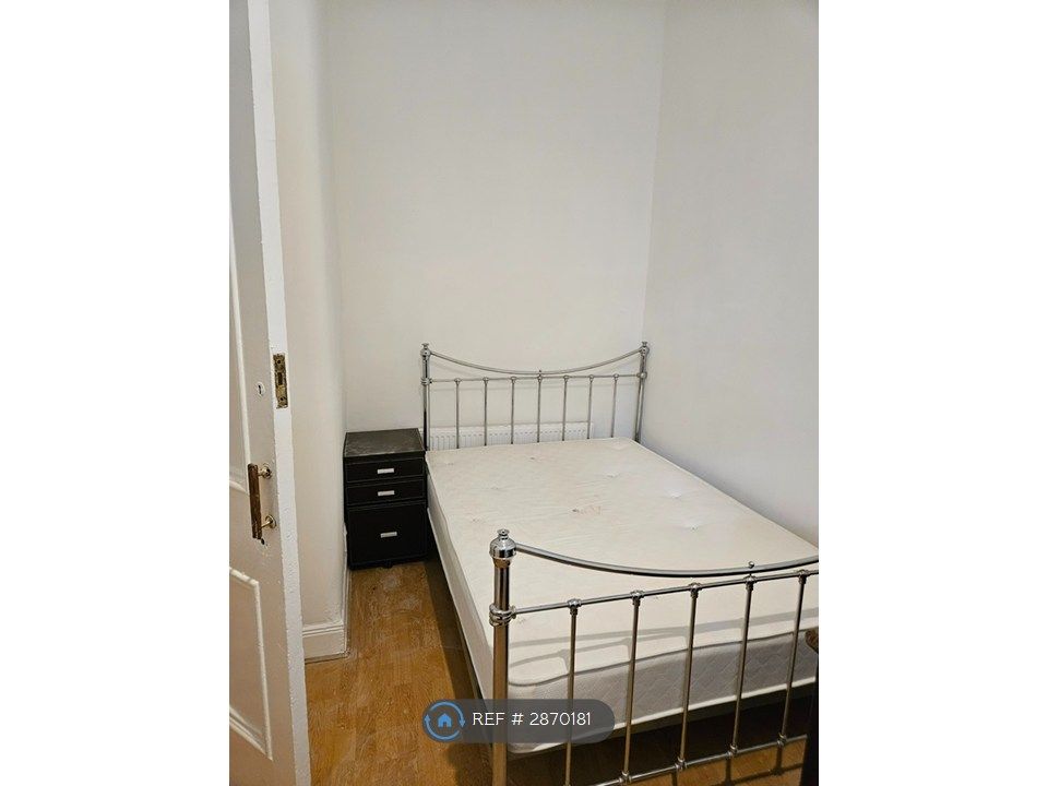 Property photo 3 of 10 Bedroom 2