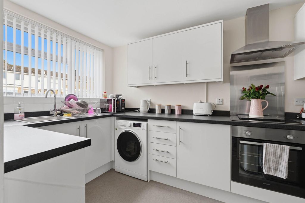 Property photo 2 of 21 Kitchen