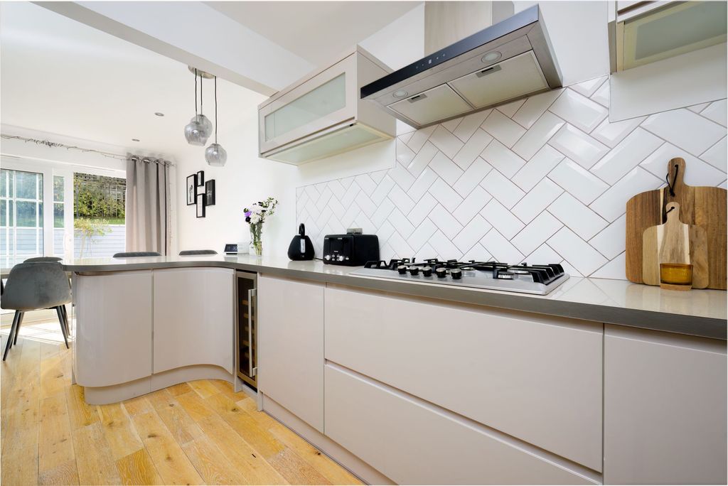 Property photo 3 of 40