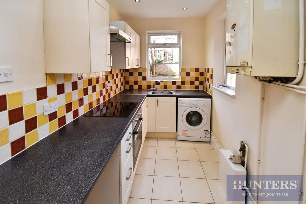 Property photo 3 of 9 Kitchen