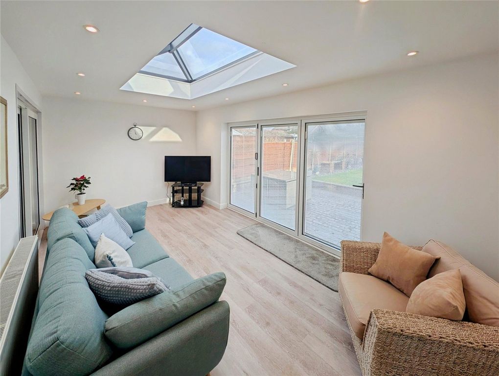 Property photo 2 of 17 Conservatory