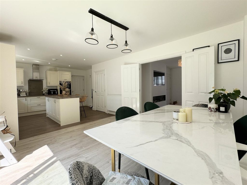 Property photo 2 of 28 Kitchen Diner