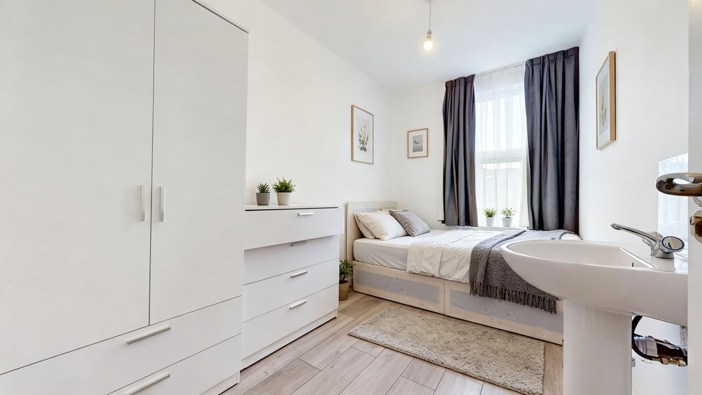 Property photo 2 of 14 Bedroom 8, St. Thomas's Road, Finsbury Park, N4 2Q