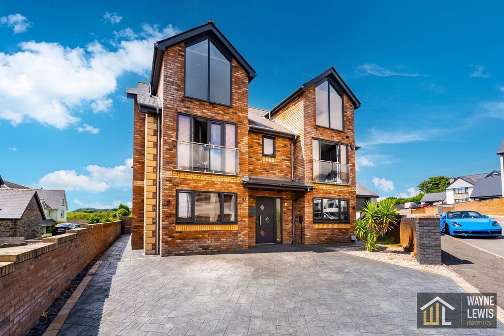 Property photo 1 of 74