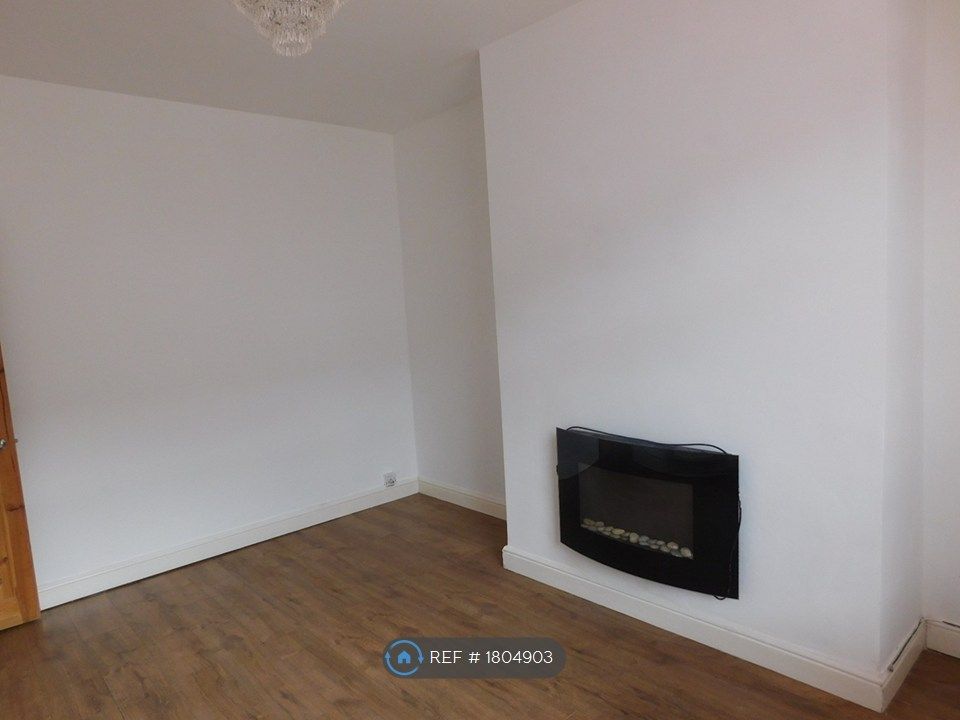 Property photo 3 of 11 Living Room