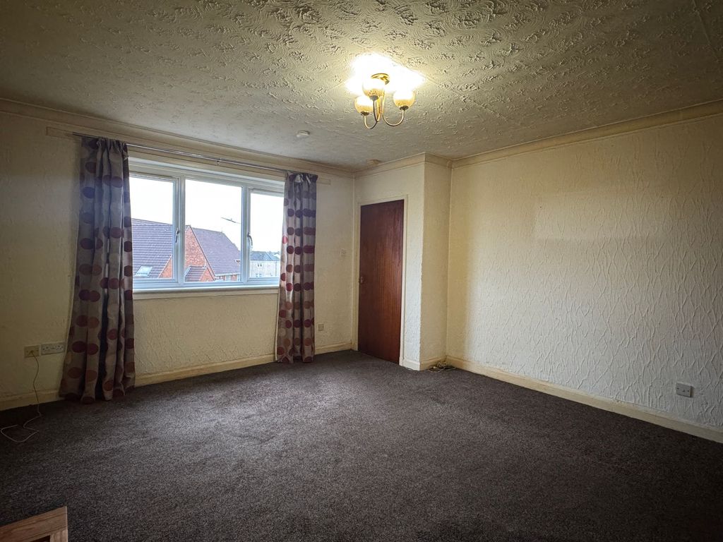 Property photo 3 of 16 Living Room