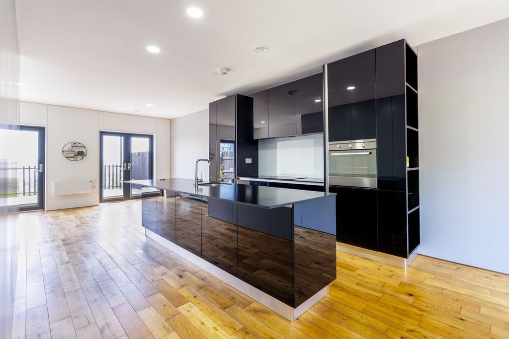 Property photo 3 of 13 Kitchen / Diner