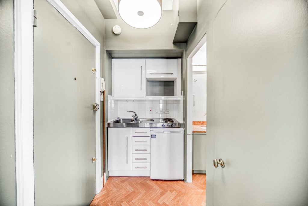 Property photo 3 of 5 Flat 61, 105 Hall...