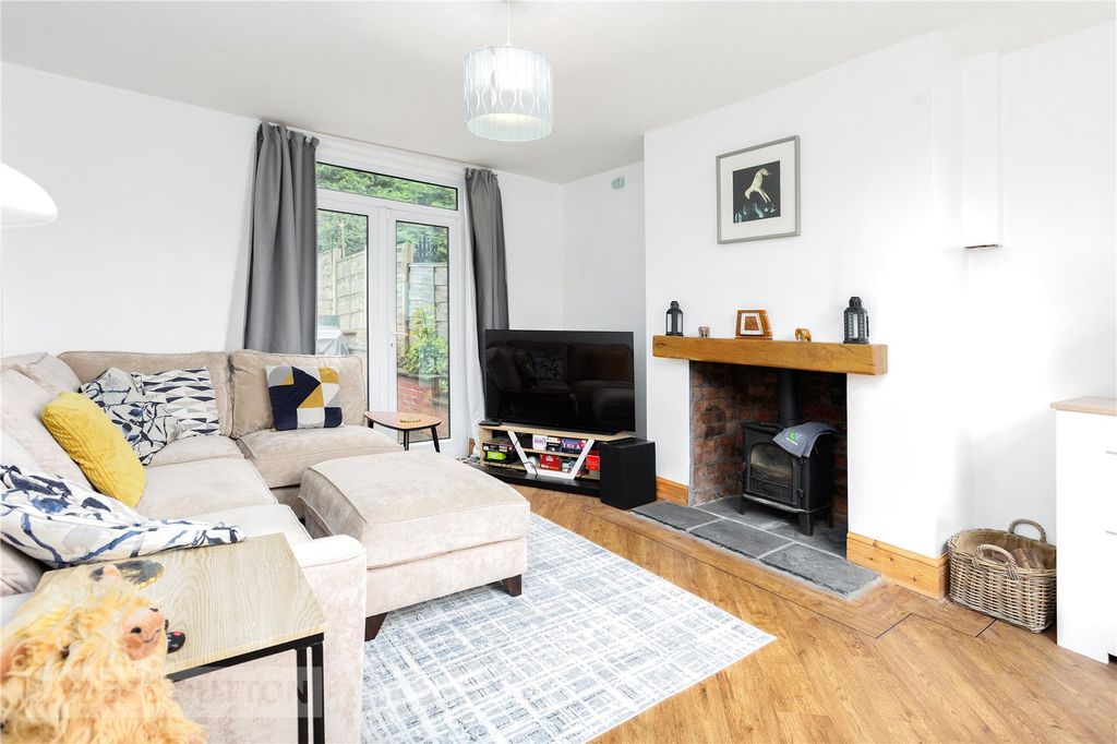 Property photo 3 of 20 Lounge