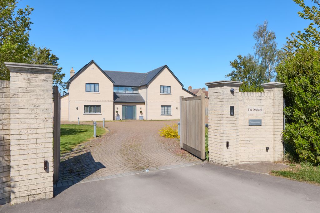 Property photo 1 of 29 The Orchard 3004260004