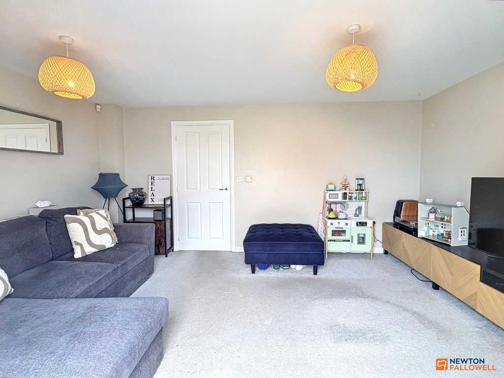 Property photo 2 of 27