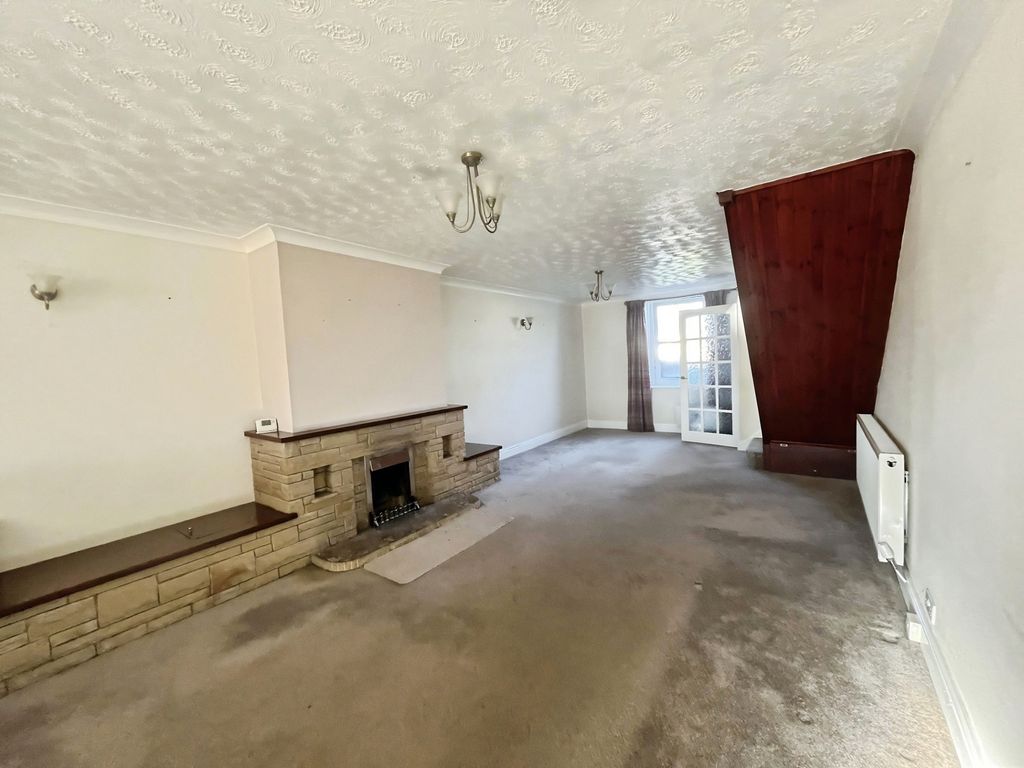 Property photo 2 of 10 Living Room