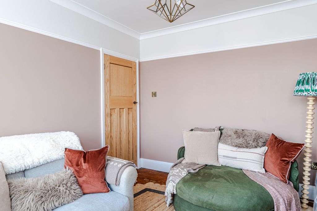 Property photo 3 of 26 Lounge2