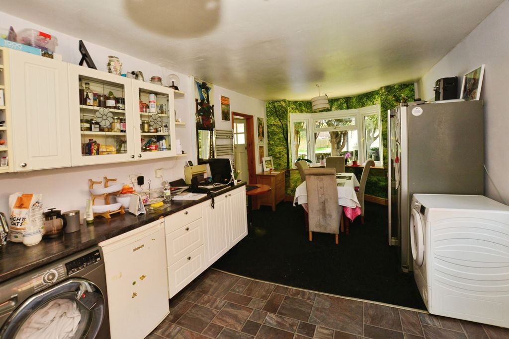 Property photo 3 of 15 Kitchen Diner