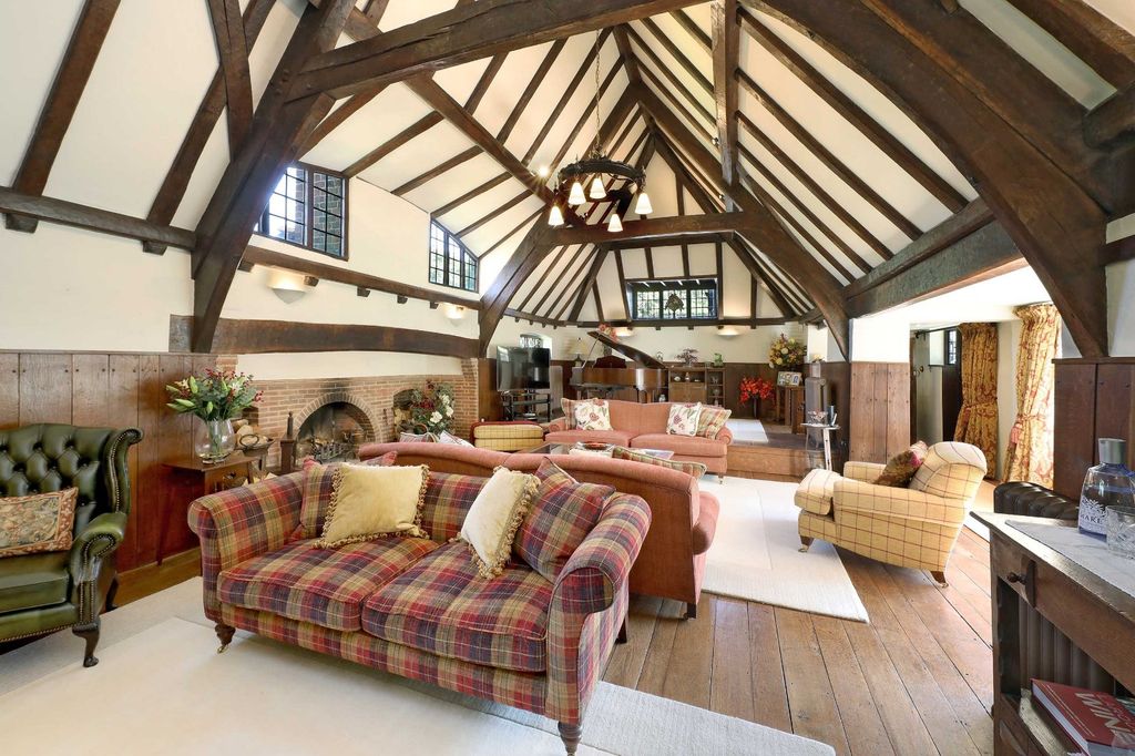 Property photo 2 of 22 Great Hall