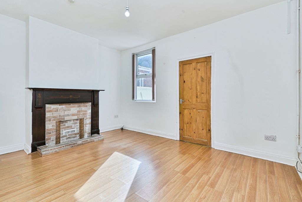 Property photo 2 of 21 Pbox-Img.Jpg