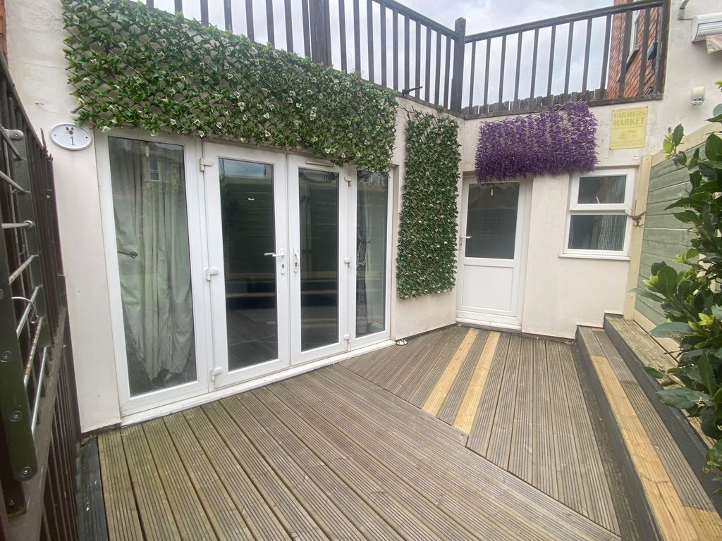 Property photo 1 of 6 Front