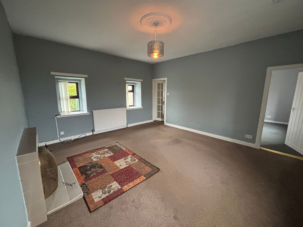 Property photo 2 of 33
