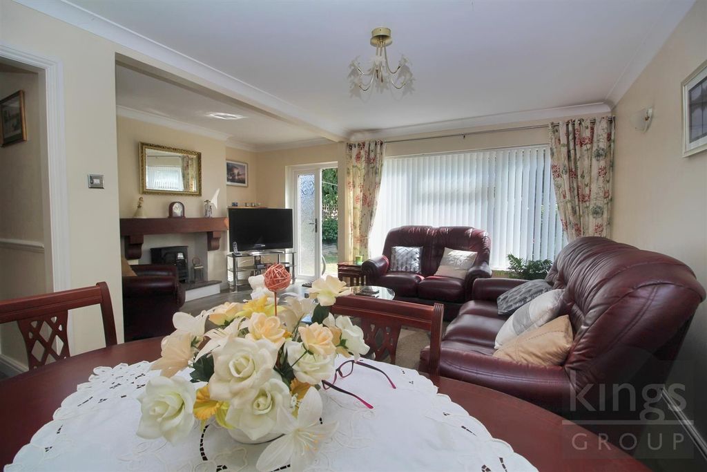 Property photo 3 of 11 Lounge / Diner